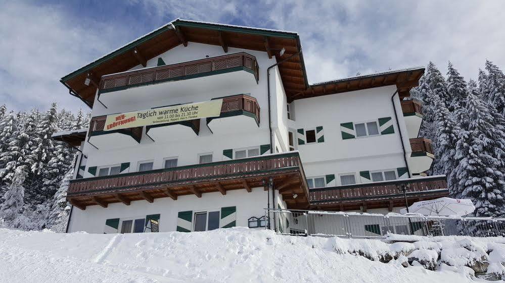 Hotel Hahnbaum Sankt Johann im Pongau Exterior foto