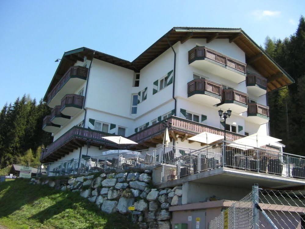 Hotel Hahnbaum Sankt Johann im Pongau Exterior foto