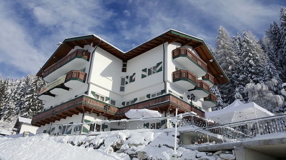 Hotel Hahnbaum Sankt Johann im Pongau Exterior foto